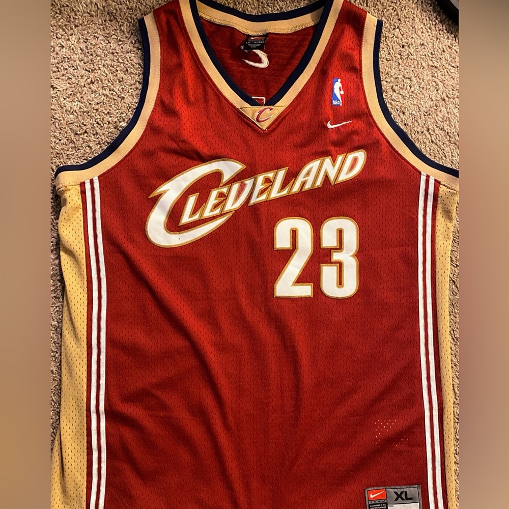 VINTAGE NIKE CLEVELAND JAMES 23 XL LENGTH 2+ LeBRON NBA JERSEY BEFORE MIAMI.